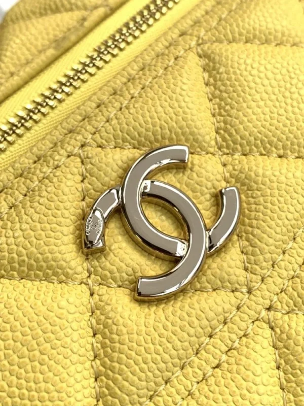 eea4685b-f6167fc818ed.webp Chanel 25C Vanity Case Yellow 20cm, Designer Handbags, Women’s Purse, luxury bags, Chanel bags