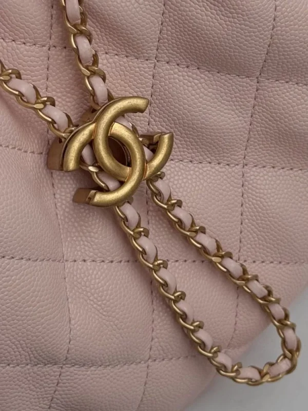 efce8678-f5b6fe17e778.webp Chanel Spring-Summer 2025 Handbag Grained Calfskin & Gold-Tone Metal Pink 30Cm/ 11.8In, Designer Handbags, Women’s Purse, luxury bags, Chanel bags