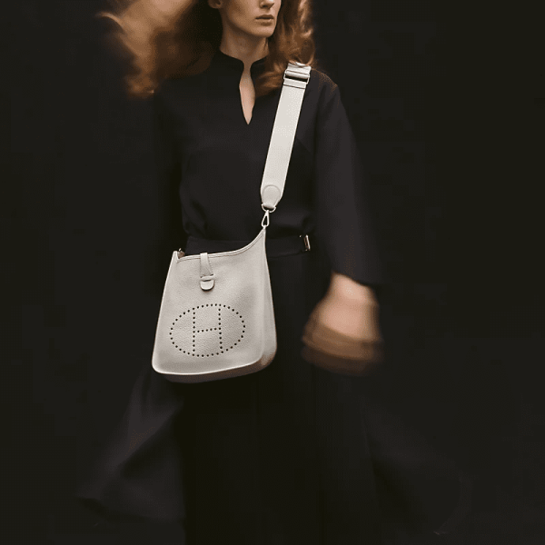 evelyne-iii-29-bag-056277CK89-worn-9-0-0-800-800_g-e47b4256e14c.webp Hermes Evelyne III 29 Bag Black With Silver Toned Hardware 29cm H056277CK89