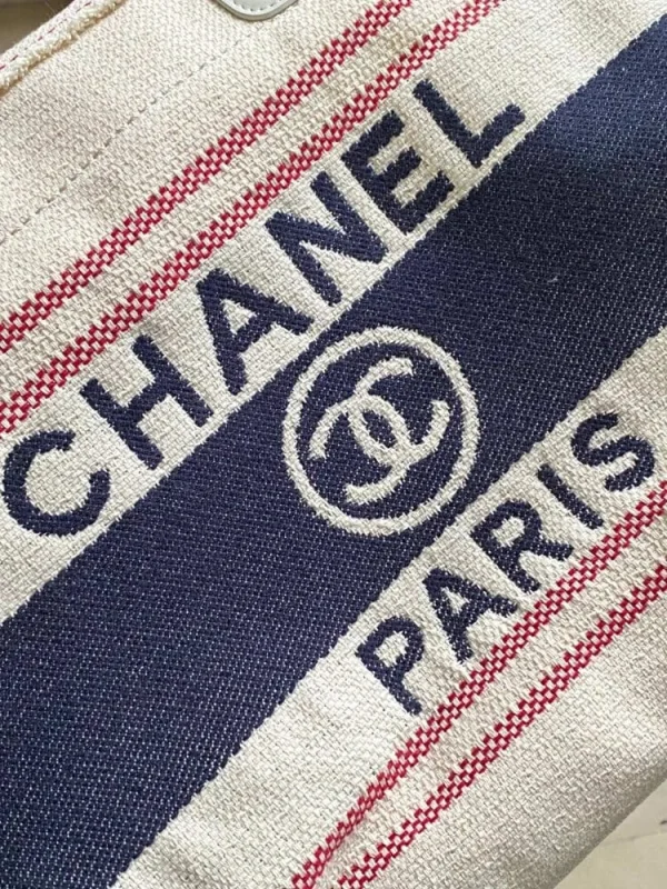 f077597c-20166b82a979.webp Chanel Crossbody Shopping Bag 35cm/ 13.8in White, Designer Handbags, Women’s Purse, luxury bags, Chanel bags
