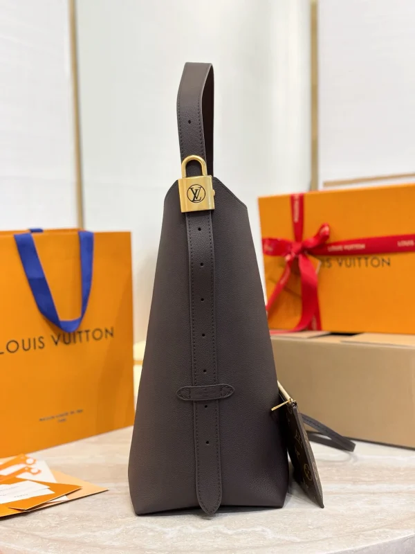 f6d39370-eb2702f377db.webp Louis Vuitton Low Key Hobo MM 35cm/ 13.8in, Designer Handbags, Womens Purse, luxury bags
