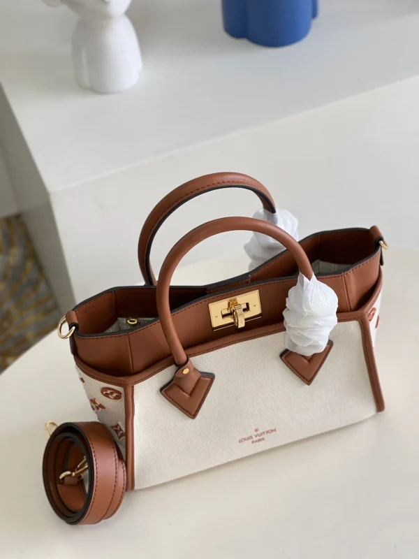 f8d98db8-9a92844474f9.webp Louis Vuitton On My Side Pm 25Cm Brown, Designer Handbags, Womens Purse, luxury bags