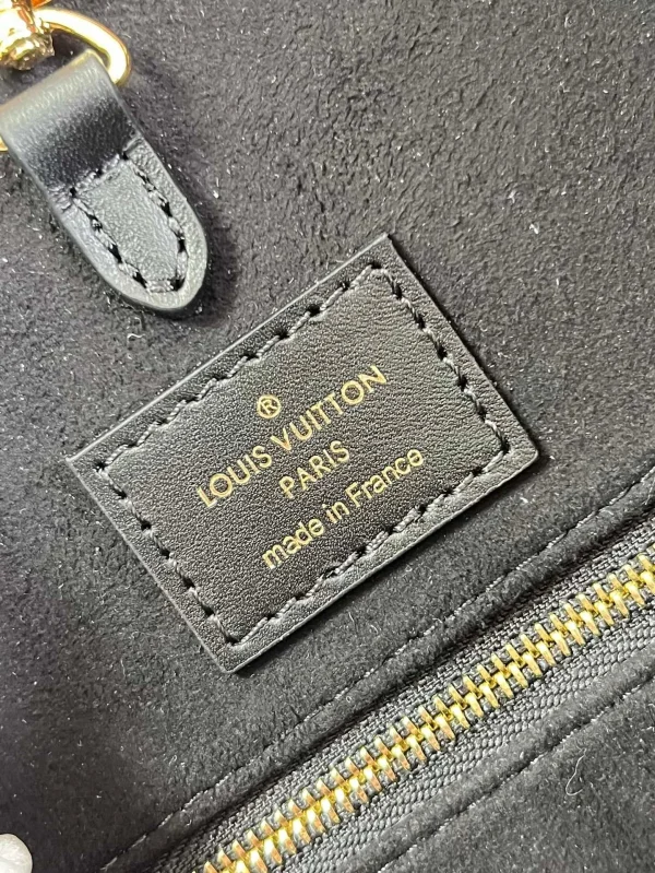 fa2ed8fa-f9848bcb10c2.webp Louis Vuitton Onthego MM Tote Monogram Cream Beige Black 35cm, Designer Handbags, Womens Purse, luxury bags