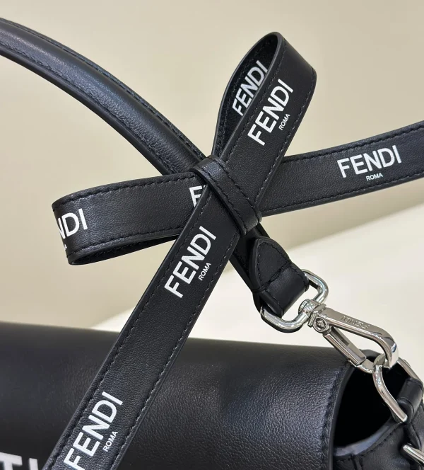 fd06580a-d0f2d61d1019.webp Fendi By Marc Jacobs Maxi Baguette Canvas Bag In Leather Black 26Cm/ 10.2in