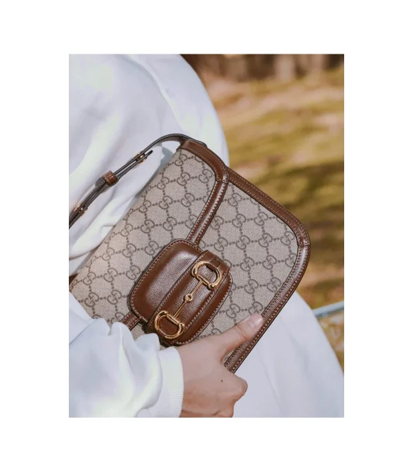 gucci-1955-horsebit-brown-gg-supreme-canvas-shoulder-bag-5-61247dc31f84.webp Gucci 1955 Horsebit Brown GG Supreme Canvas Shoulder Bag 25cm