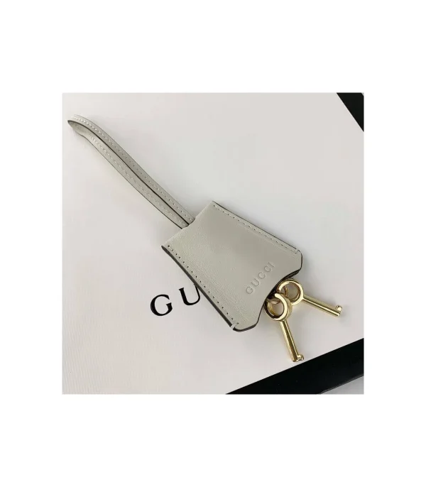 gucci-gg-supreme-padlock-small-shoulder-bag-white-12-fee409dbf95e.webp Gucci GG Supreme Padlock Small Shoulder Bag White