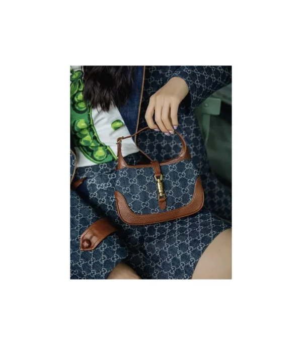 gucci-jackie-1961-mini-shoulder-bag-in-blue-jacquard-denim-1-e9b3a04cf707.webp Gucci Jackie 1961 Mini Shoulder Bag in Blue Jacquard Denim 19cm