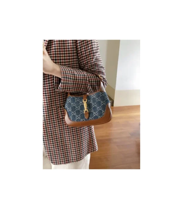 gucci-jackie-1961-mini-shoulder-bag-in-blue-jacquard-denim-2-e07f8b71d990.webp Gucci Jackie 1961 Mini Shoulder Bag in Blue Jacquard Denim 19cm