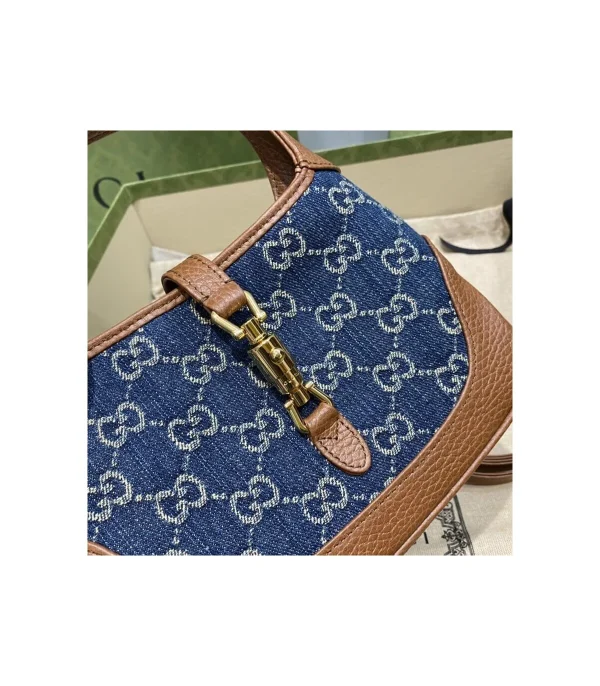 gucci-jackie-1961-mini-shoulder-bag-in-blue-jacquard-denim-9-229fb7d0e51d.webp Gucci Jackie 1961 Mini Shoulder Bag in Blue Jacquard Denim 19cm