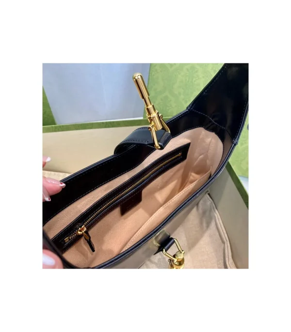 gucci-jackie-1961-small-hobo-bag-in-black-leather-13-95aabfeaf429.webp Gucci Jackie 1961 Small Hobo Bag In Black Leather 27.5cm