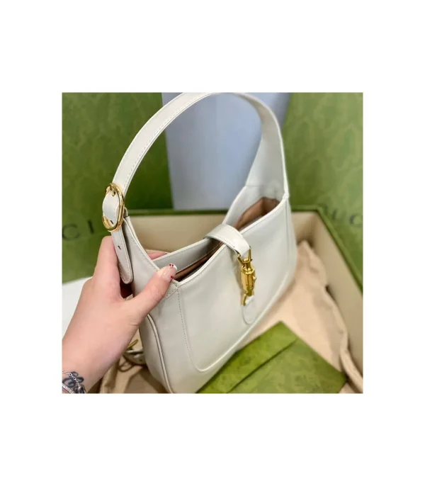 gucci-jackie-1961-small-hobo-bag-in-white-leather-14-af3b3d7ca26c.webp Gucci Jackie 1961 Small Hobo Bag In White Leather 27.5cm
