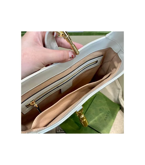 gucci-jackie-1961-small-hobo-bag-in-white-leather-15-ee60ea71a7fd.webp Gucci Jackie 1961 Small Hobo Bag In White Leather 27.5cm