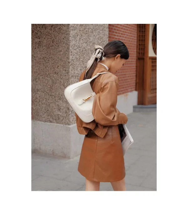 gucci-jackie-1961-small-hobo-bag-in-white-leather-4-bdd5cbfb8c63.webp Gucci Jackie 1961 Small Hobo Bag In White Leather 27.5cm