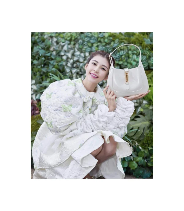 gucci-jackie-1961-small-hobo-bag-in-white-leather-7-eecb7d4dfb42.webp Gucci Jackie 1961 Small Hobo Bag In White Leather 27.5cm