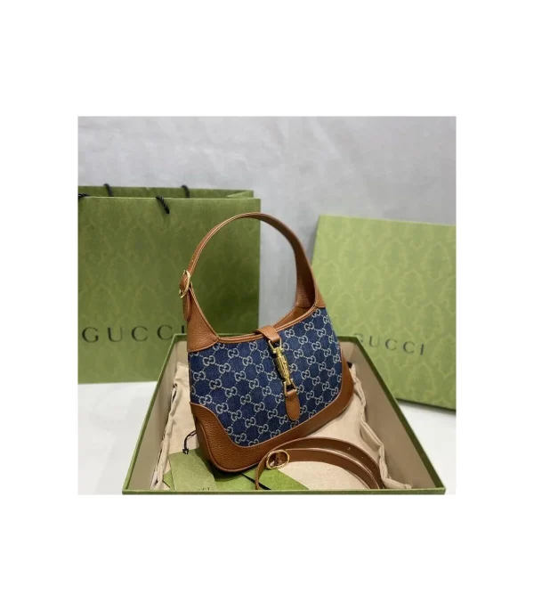 gucci-jackie-1961-small-shoulder-bag-in-blue-jacquard-denim-5-6528cb8fd58e.webp Gucci Jackie 1961 Small Shoulder Bag in Blue Jacquard Denim 28cm