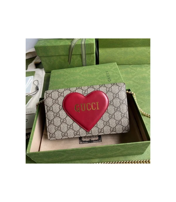 gucci-valentine-s-day-chain-card-case-wallet-2-1ec1cc0205df.webp Gucci Valentine’s Day Chain Card Case Wallet