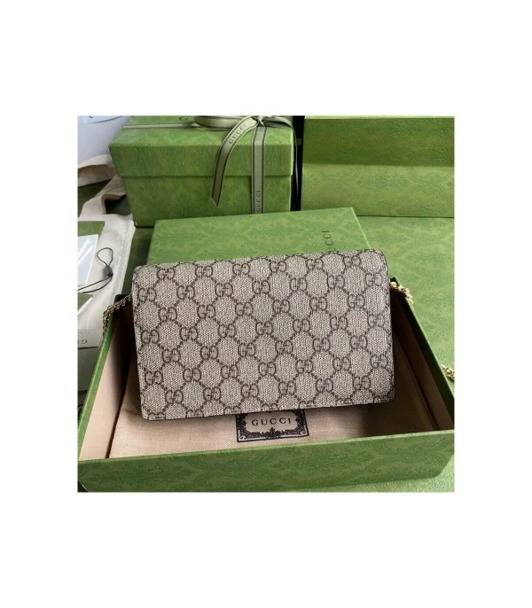 gucci-valentine-s-day-chain-card-case-wallet-3-7ecef06238df.webp Gucci Valentine’s Day Chain Card Case Wallet