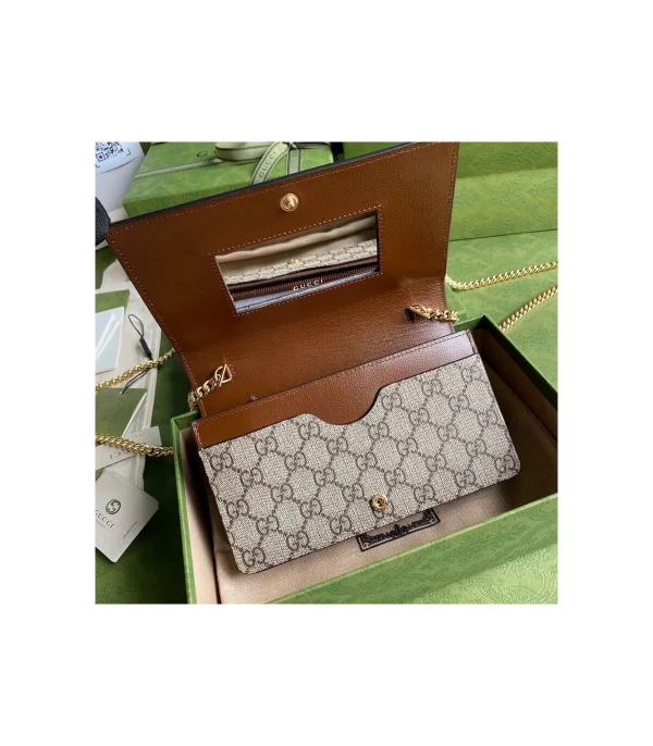 gucci-valentine-s-day-chain-card-case-wallet-7-fb3d97d0bf84.webp Gucci Valentine’s Day Chain Card Case Wallet