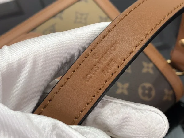 h_8ad90be0-6b9f-4d9b-9b3d-f4b36f75e1d2-358aa2830f0d.webp Louis Vuitton Dauphine Mm 25Cm, Designer Handbags, Womens Purse, luxury bags