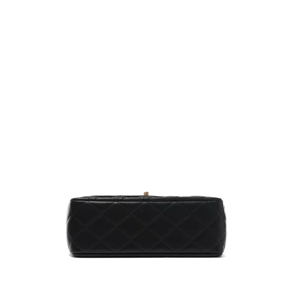hkmrkt-czpn2-t3-05.webp Black Quilted Lambskin Top Handle Flap Bag