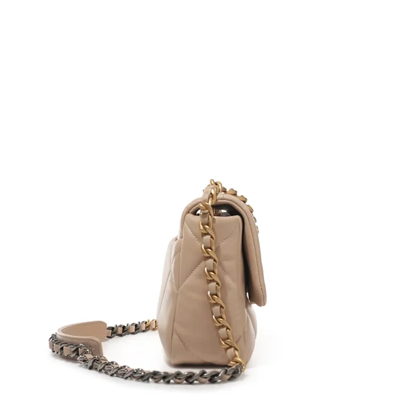 hkmrkt-d2n5r-t3-02.webp Beige Quilted Lambskin Chanel 19