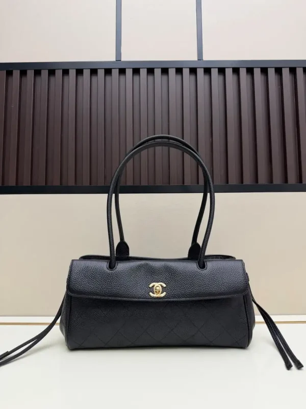 image-2026-08-14T135715.018-c49108bed07f.webp Chanel Small Shopping Bag Calfskin With Grain Effect & Gold Metallic Black 32cm/12.6in AS6288