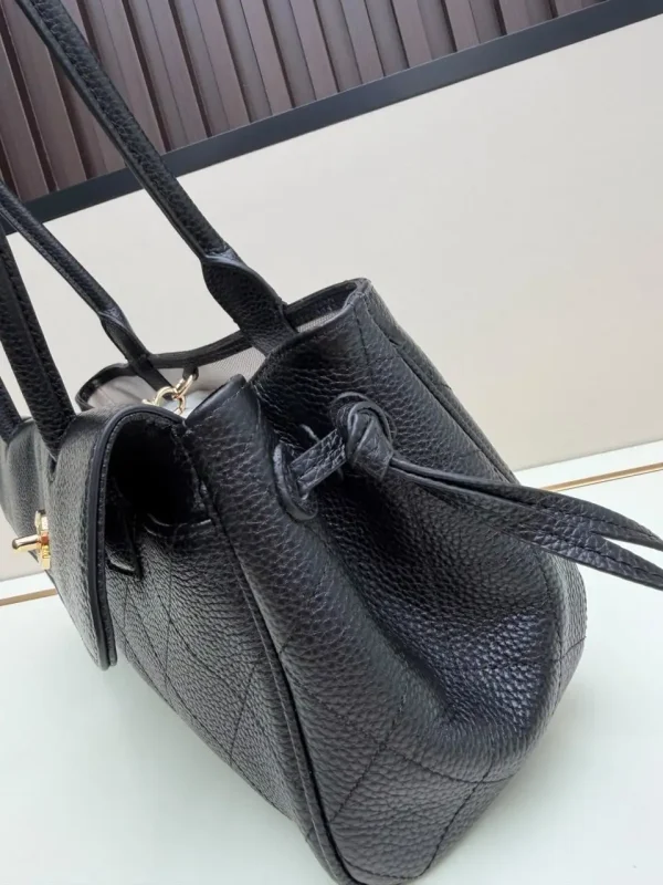 image-2026-08-14T135726.442-b878b5661e11.webp Chanel Small Shopping Bag Calfskin With Grain Effect & Gold Metallic Black 32cm/12.6in AS6288