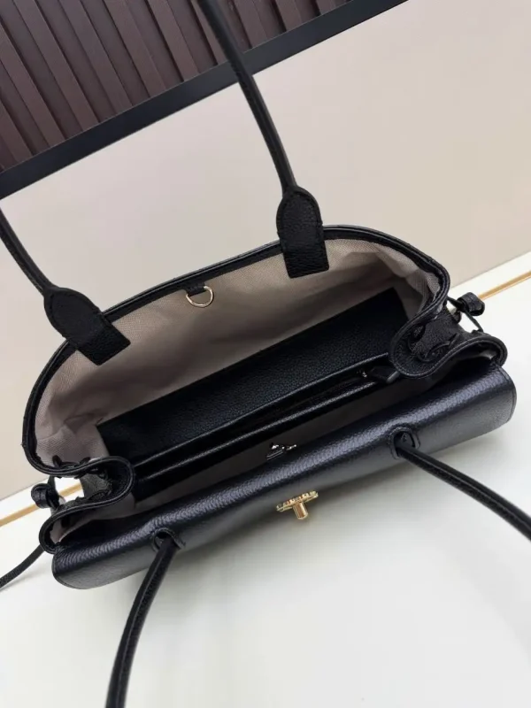 image-2026-08-14T135729.033-67ad07a5d006.webp Chanel Small Shopping Bag Calfskin With Grain Effect & Gold Metallic Black 32cm/12.6in AS6288