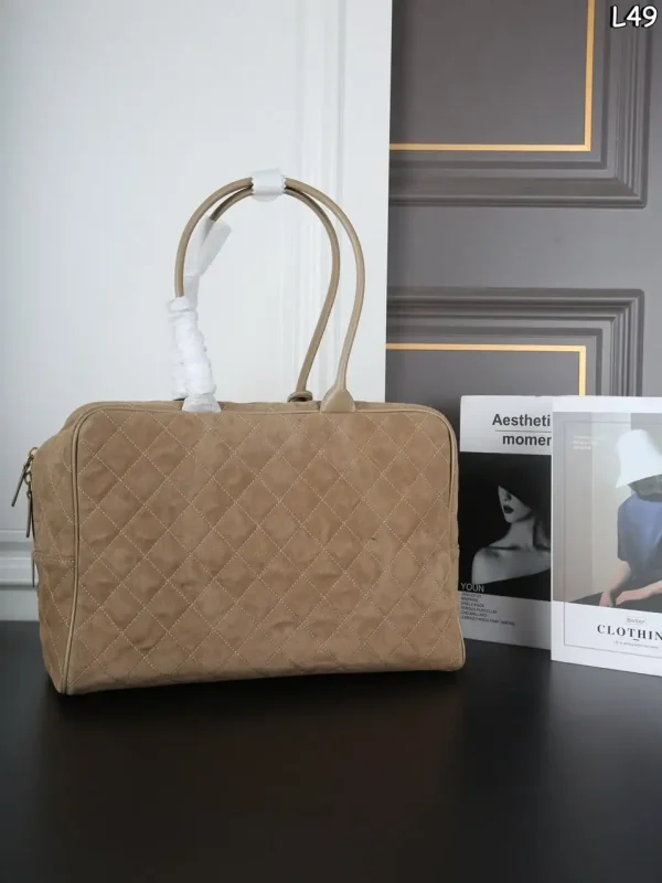 image-2026-08-14T141640.581-cff2861a4305.webp Chanel Maxi Bowling Bag Calfskin Suede, Calfskin Leather & Gold-tone Metal Dark Beige 42cm/16.5in AS6212