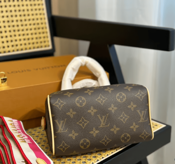 image-5-29acbe7ac679.webp Louis Vuitton Speedy Bandouliere 20 Fuchsia 20cm M46234, Designer Handbags, Womens Purse, luxury bags