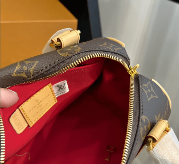image-6-f322062cc52e.webp Louis Vuitton Speedy Bandouliere 20 Fuchsia 20cm M46234, Designer Handbags, Womens Purse, luxury bags