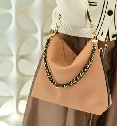 image-68-5203dfb86217.webp Louis Vuitton Multipass Bag Arizona Beige 30cm M28029