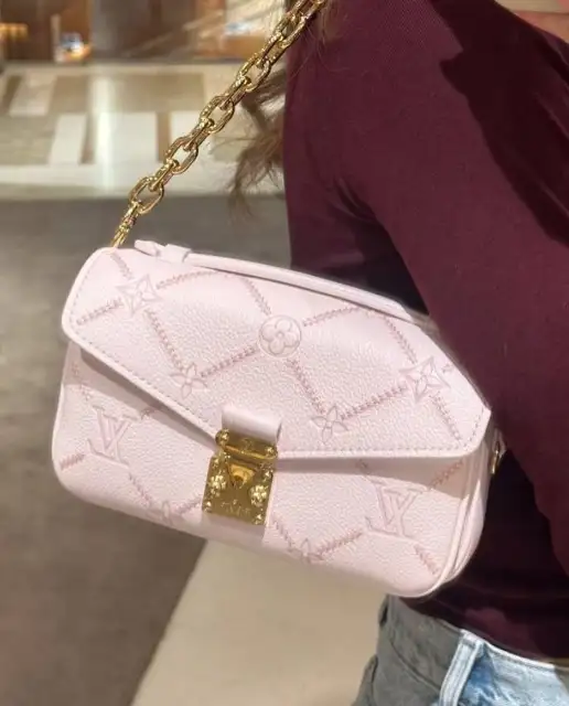 image-74.webp Louis Vuitton Pochette Métis East West 21.5cm M29488