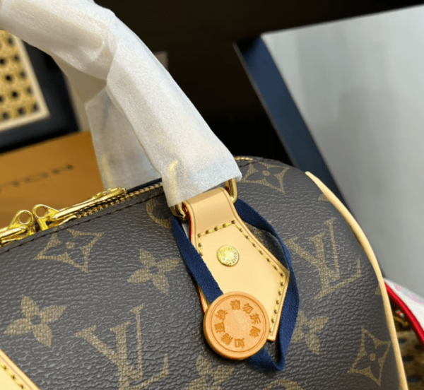 image-8-039828f8e612.webp Louis Vuitton Speedy Bandouliere 20 Fuchsia 20cm M46234, Designer Handbags, Womens Purse, luxury bags