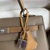 imgi_21_48aa9cda-711149b3d888.webp Hermes Kelly 25 Bag In Greige Epsom Leather For Women 25cm/10in