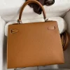 imgi_21_c01884c1-8755c3219b1e.webp Hermes Kelly 25 Bag In Gold Brown Epsom Leather For Women 25cm/10in