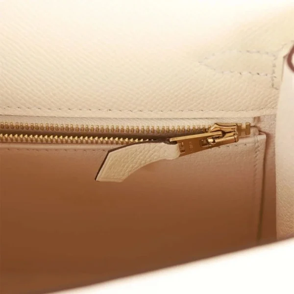 imgi_42_H-K-012023-1-10_3334fd8d-f5b3-4b98-9bdf-1e62b142653b-b6d83a78b581.webp Hermes Kelly 25 Bag In Golden Nata Epsom Leather For Women 25cm/10in