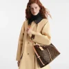 louis-vuitton-carryall-mm-M46197_PM1_Cropped-worn-view-4d4fe9480455.webp CarryAll MM