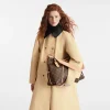louis-vuitton-carryall-mm-M46197_PM1_Worn-view-bca6d6921aea.webp CarryAll MM