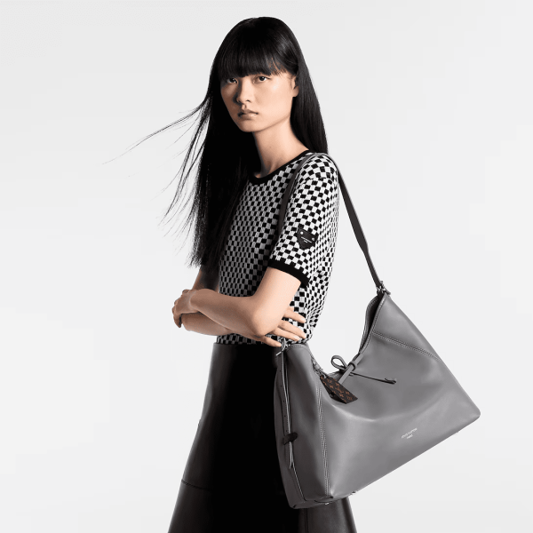 louis-vuitton-carryall-vibe-mm-M12583_PM1_Cropped_20worn_20view-9495f0b0e64f.webp Louis Vuitton Carryall Dark Mm Gris Trianon 39cm/15.4in M12583, Designer Handbags, Womens Purse, luxury bags