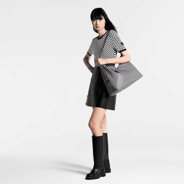 louis-vuitton-carryall-vibe-mm-M12583_PM1_Worn_20view-096964ec73c9.webp Louis Vuitton Carryall Dark Mm Gris Trianon 39cm/15.4in M12583, Designer Handbags, Womens Purse, luxury bags