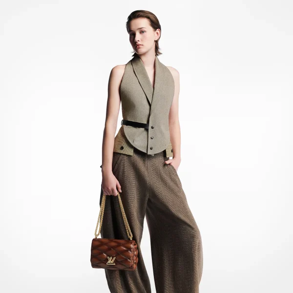 louis-vuitton-go-14-mm-M23601_PM1_Cropped-worn-view-c8bf9573f673.webp GO-14 MM