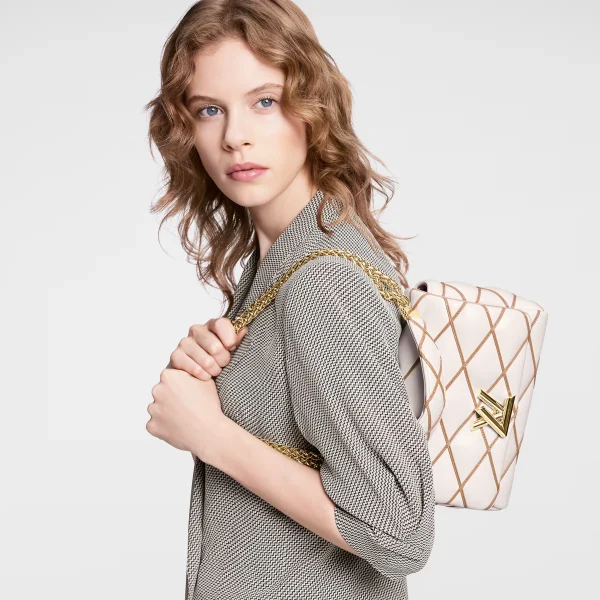 louis-vuitton-go-14-mm-M25060_PM1_Cropped-worn-view-4bb47588e094.webp GO-14 MM