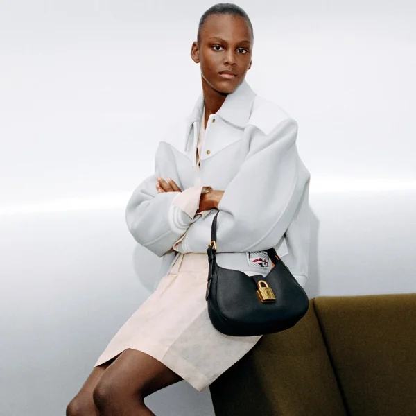 louis-vuitton-low-key-shoulder-bag-M24611_PM1_Worn-view-6129d932650b.webp Low Key Shoulder Bag