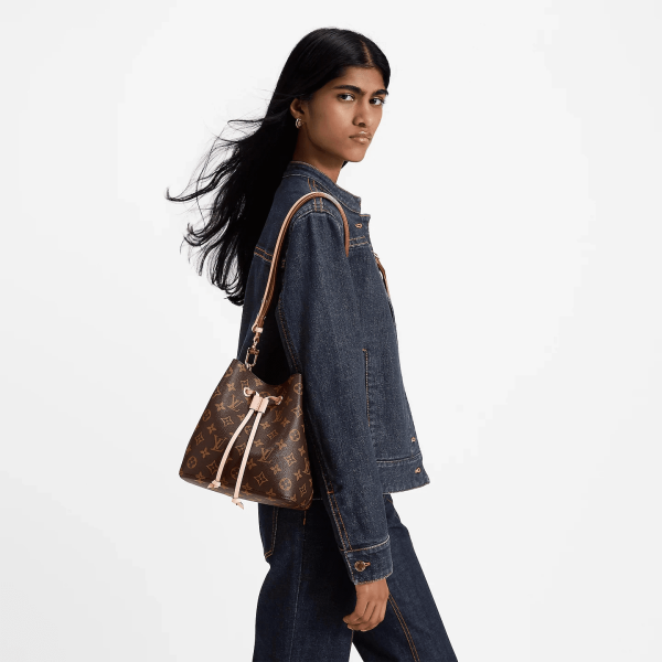 louis-vuitton-ne_CC_81onoe_CC_81-bb-monogram-handbags-M46581_PM1_Cropped-worn-view-1-0a93c37a2453.webp Louis Vuitton Nono Bb Monogram 20cm M46581, Designer Handbags, Womens Purse, luxury bags