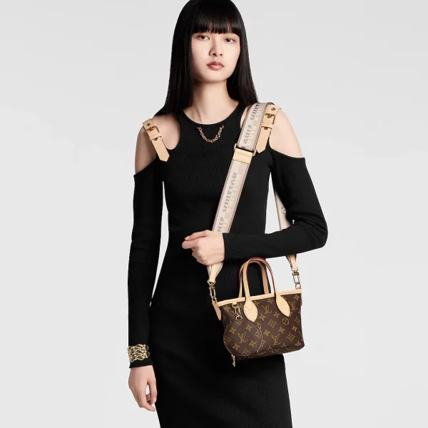 louis-vuitton-neverfull-bb-M46705_PM1_Cropped_20worn_20view-791430b8b55e.webp Louis Vuitton Neverfull BB Beige 23.8cm M46705, Designer Handbags, Womens Purse, luxury bags