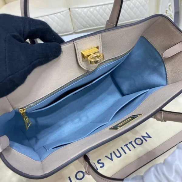 louis-vuitton-on-my-side-mm-m56934-m58485-8-44594f41dd42.webp Louis Vuitton On My Side Mm 30Cm Greige, Designer Handbags, Womens Purse, luxury bags