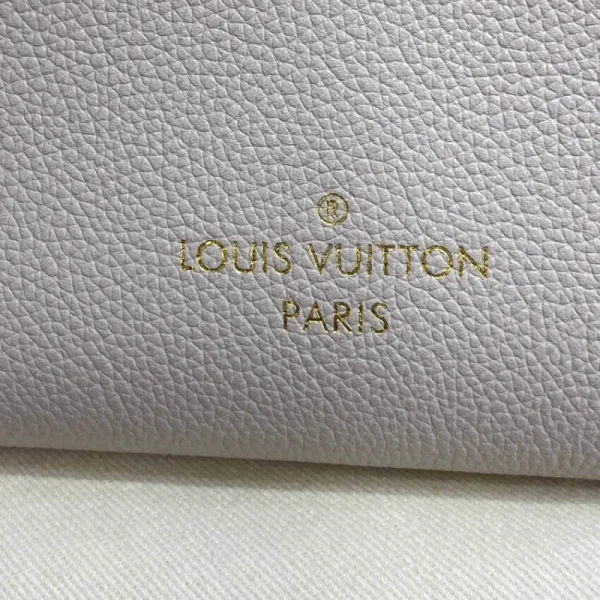 louis-vuitton-on-my-side-pm-m57729-greige-6-ee4e44d5dfc5.webp Louis Vuitton On My Side Pm 25Cm Greige, Designer Handbags, Womens Purse, luxury bags