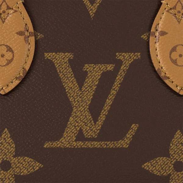 louis-vuitton-onthego-east-west-M46653_PM1_Detail-view-7aa53bce123c.webp OnTheGo East West