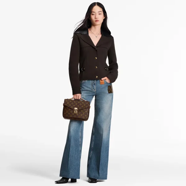 louis-vuitton-pochette-metis-M44875_PM1_Worn_20view-8dfa9ddf6ffc.webp Louis Vuitton Louis Vuitton Pochette Mtis 25cm, Designer Handbags, Womens Purse, luxury bags